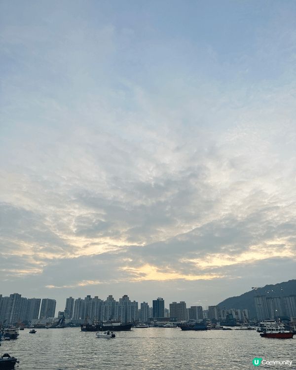 週末去左三聖邨買海鮮，去隔離青山灣漁港加工，順便海旁睇日落，...