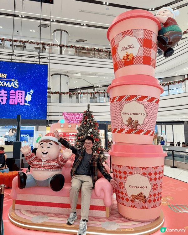 今次又率先去到圍方嘅聖誕嘉年華，見到肥嘟嘟嘅公仔其實係err...