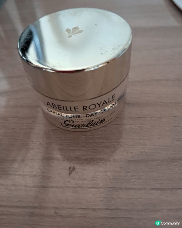 這些都是妝前的清潔和護膚品，第一張是清潔用的，用後不但能清潔...