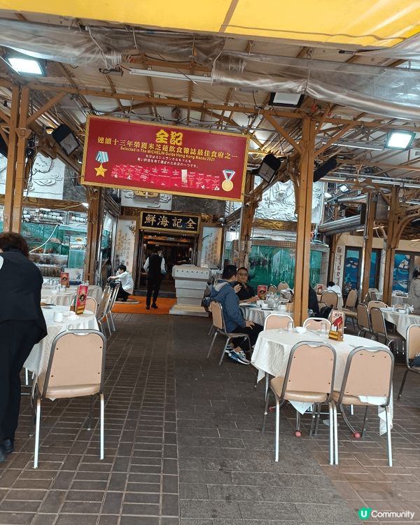 建議大家有空可以去海洋公園睇睇海有空去西貢食下海鲜是唔錯的选...