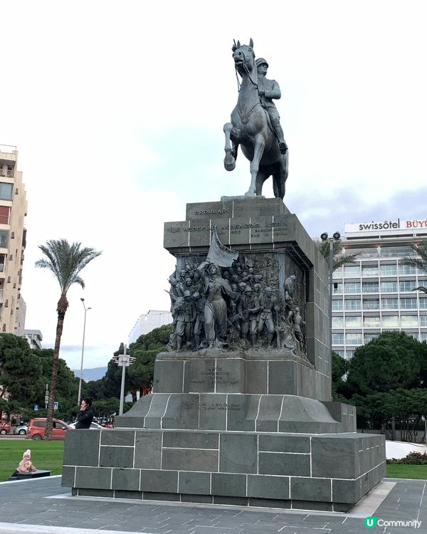 土耳其Izmir 是個寧靜和美麗海灣，直得遊玩。