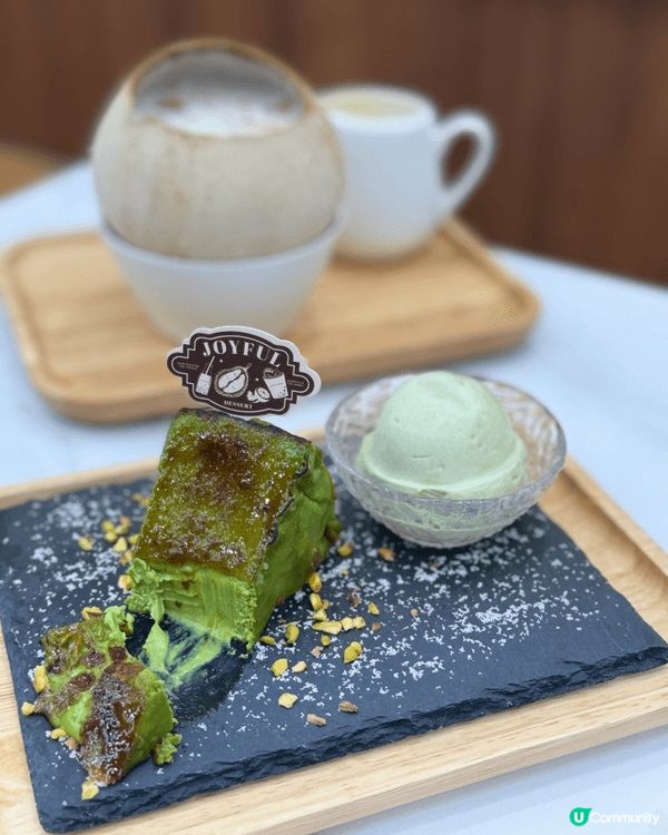 食甜品就最開心，椰皇燉蛋白夠滑仲有好多桃膠，另外開心果巴斯克...