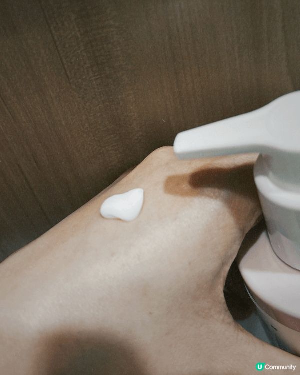 去台灣旅行，買了Dr.wu這個牌子的舒緩修護保濕乳。滋潤但不...