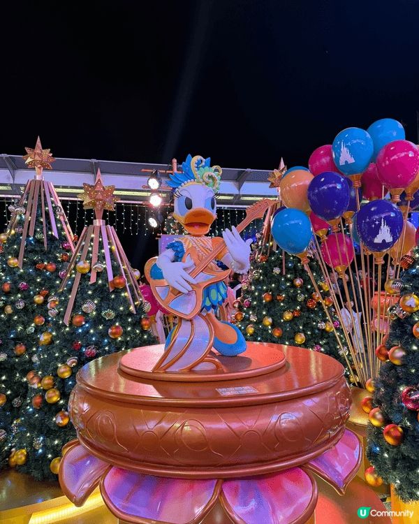 聖誕節就到，梗係去海港城回睇燈飾啦！ 今次係Disney 最...
