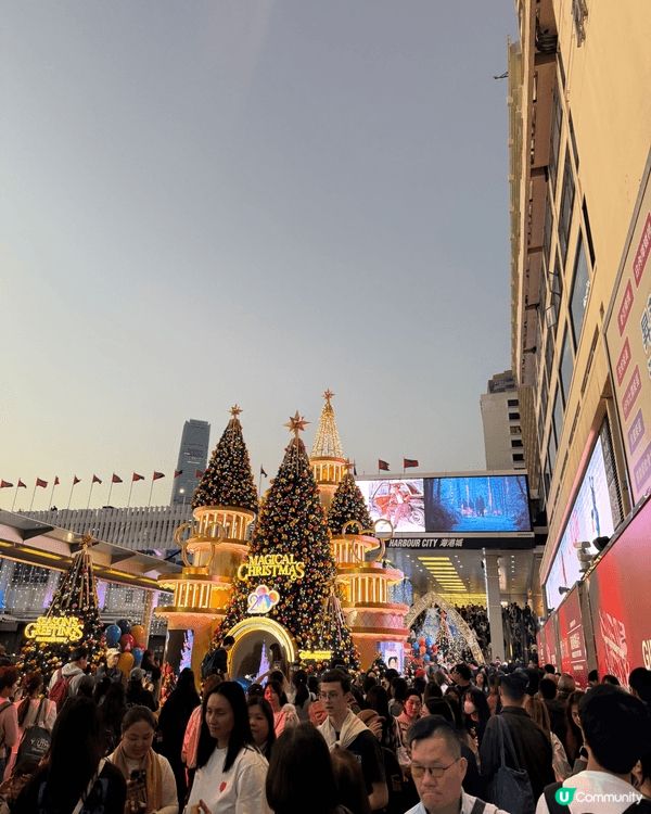 聖誕節就到，梗係去海港城回睇燈飾啦！ 今次係Disney 最...