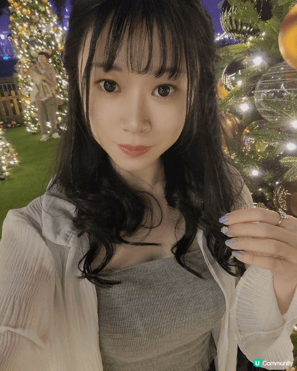 昨晚和朋友去了西九文化區M+，場內有一個區域裡面有很多聖誕樹...
