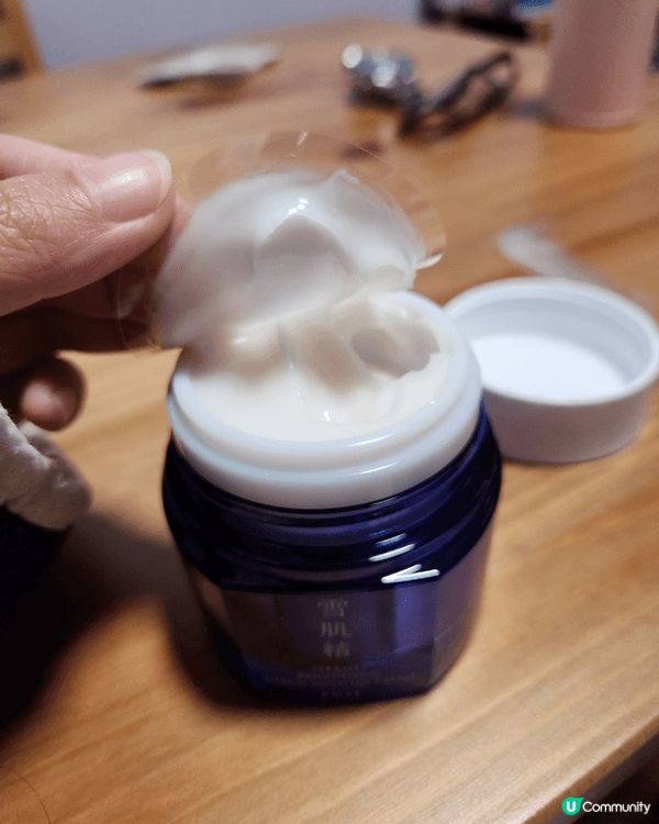 最近天氣轉乾，晚上開冷氣睡覺，皮膚總覺得繃繃的，梳妝台上那瓶...