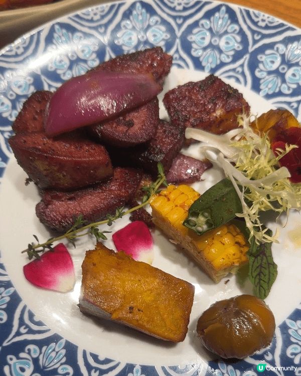 去左金滿酒家食金沙淮山：咸蛋黃裹炒淮山片，外沙酥內脆爽，咸香...