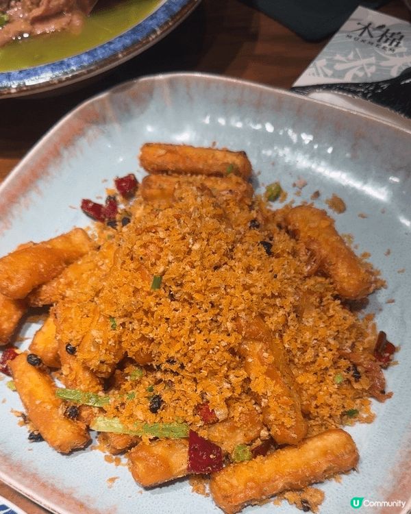 去左金滿酒家食金沙淮山：咸蛋黃裹炒淮山片，外沙酥內脆爽，咸香...