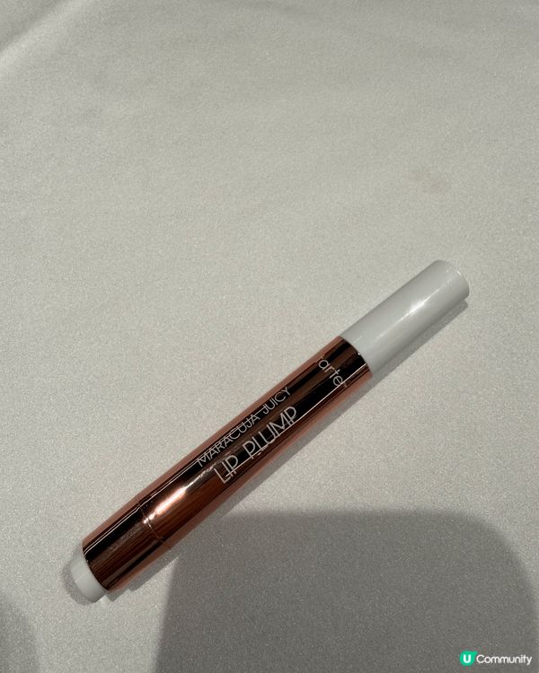 Lip stick is easy to apply, co...