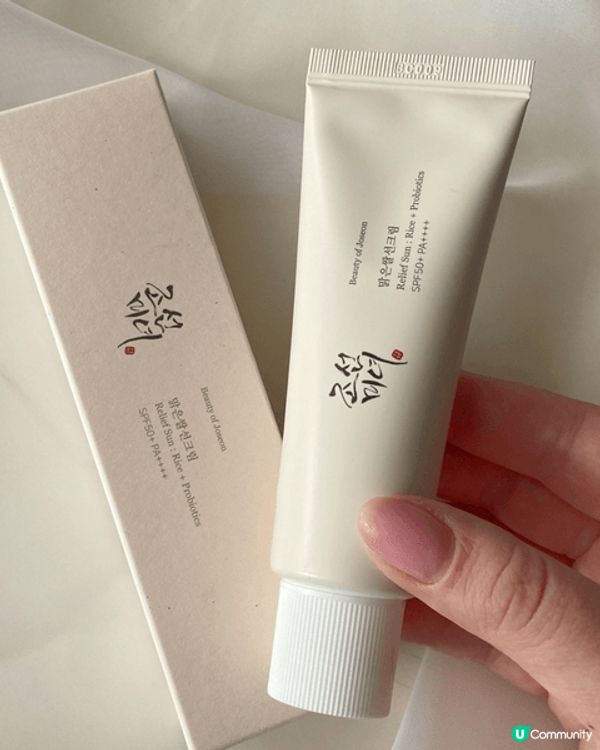 Lip stick is easy to apply, co...