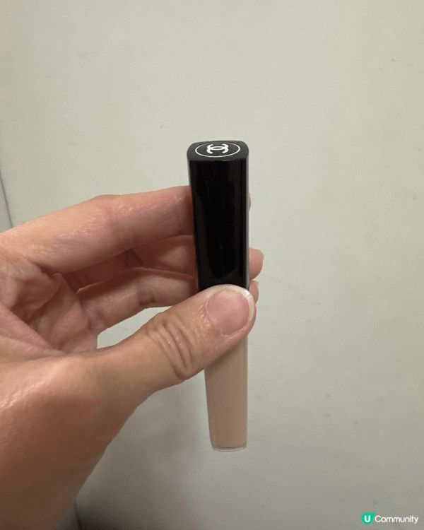 愛用這個眉粉，因為它顏色比較自然，貼合原本眉色，而且上色度不...