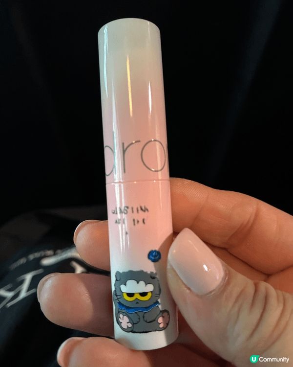 有色潤唇膏顏色滋潤度足夠，唇彩顏色自然，三文魚面膜洗面後輔助...