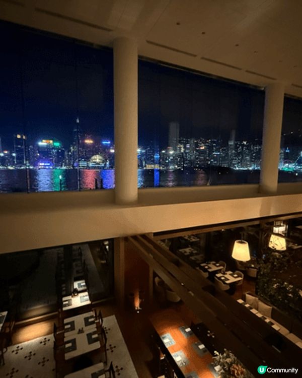 半島酒店門口：聖誕燈飾已經掛上，經過尖沙咀的時候可以順便到門...