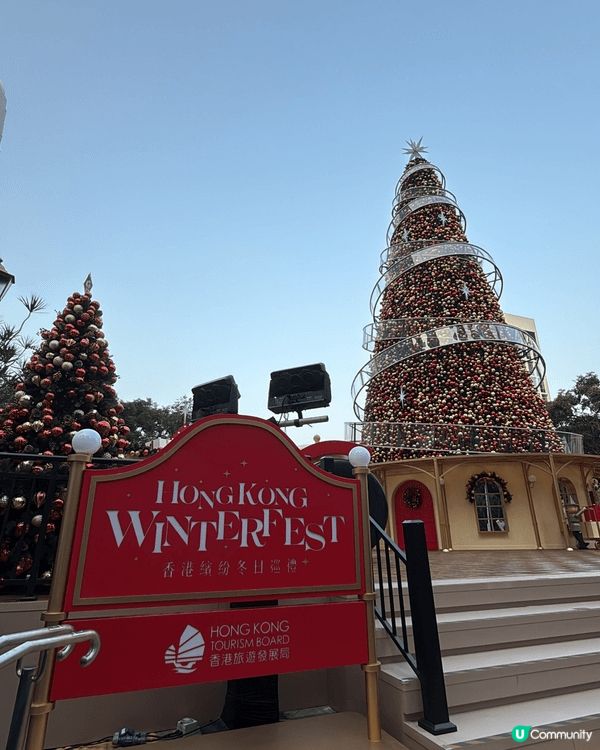 此處為中環皇后像廣場花園，每逢佳節都有引人注目的裝飾，可供人...
