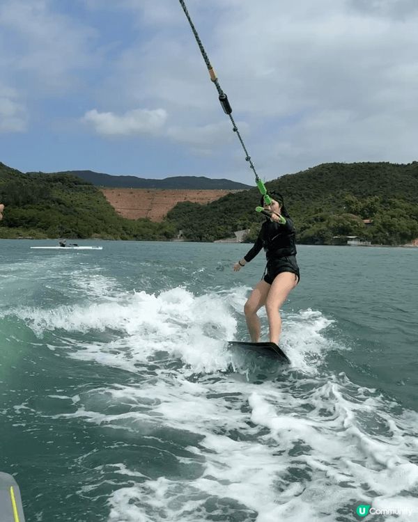 西貢碼頭充滿海風同漁船往來嘅悠閒氣氛，周邊景色開揚又好打卡，...