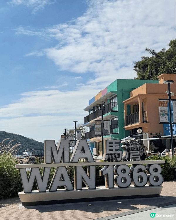 首先，香港必去嘅景點點少得廟街。作為九龍歷史悠久嘅夜市，廟街...