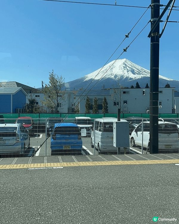 上面分別係香港迪士尼樂園、澳洲維多利亞圖書館及日本富士山，聚...