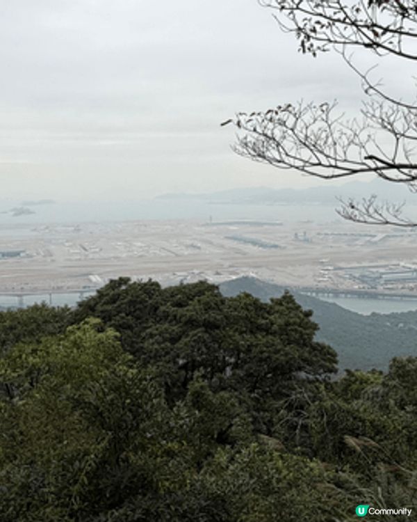 大嶼山纜車棧道全程大約3小時，沿途風景很美，還可以遠眺機場，...