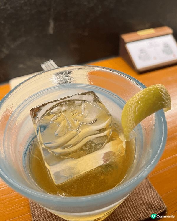 位於佐敦文苑街嘅酒吧，裏面嘅雞尾酒全部都有不同特色，一部份係...