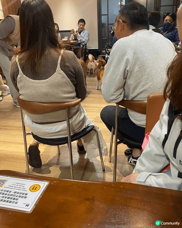 呢度係The Corner Coffee , 位於灣仔附近，...