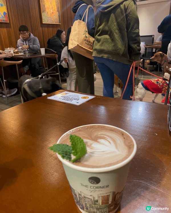 呢度係The Corner Coffee , 位於灣仔附近，...