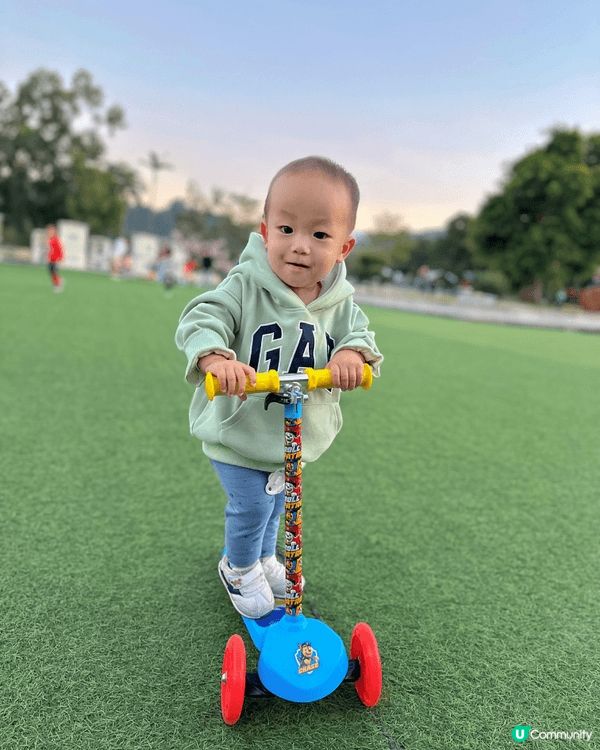 中意同仔仔去唔同地方玩，特別係去海灘去游泳去公園，為佢嘅童年...