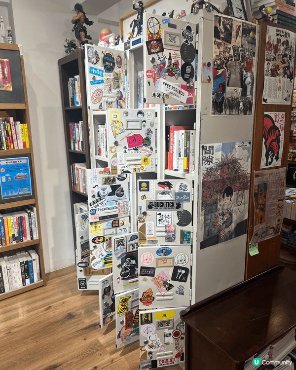 位於深水埗的獵人書店，推薦大量本地的作者和畫家，琳瑯滿目的書...