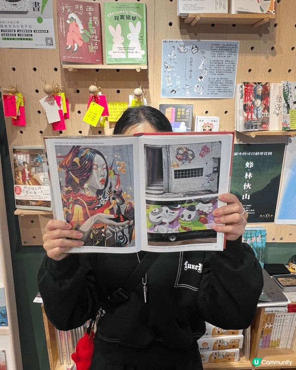 位於深水埗的獵人書店，推薦大量本地的作者和畫家，琳瑯滿目的書...