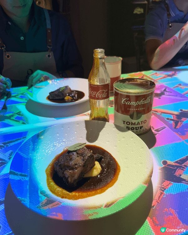 喺香港出去食飯想特別啲，去哩度食就可以又玩又食啦。一個好特別...
