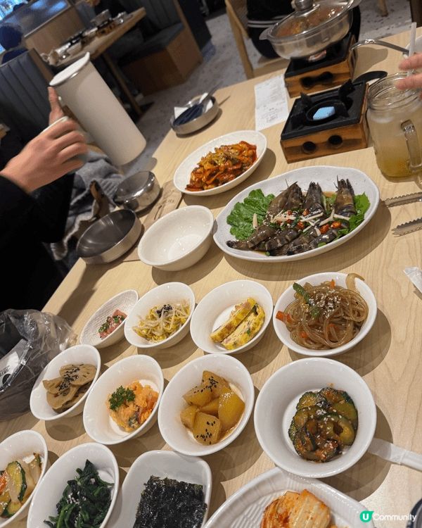 尖沙咀除咗遊客必到景點，有好多美食選擇。山頂風景怡人，西高山...