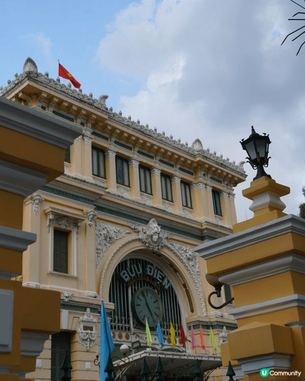 呢三張相係我喺越南胡志明市旅行時拍嘅回憶！第一張係街邊一位姨...
