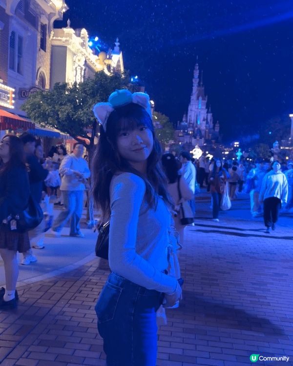 最近完sem就揀咗同friend去迪士尼, 迪士尼園區有好多...