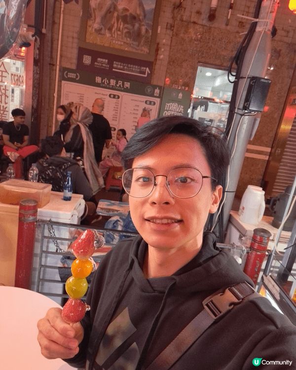充滿香港特色的廟街，大排檔以及小市集，有人情味，多元文化
