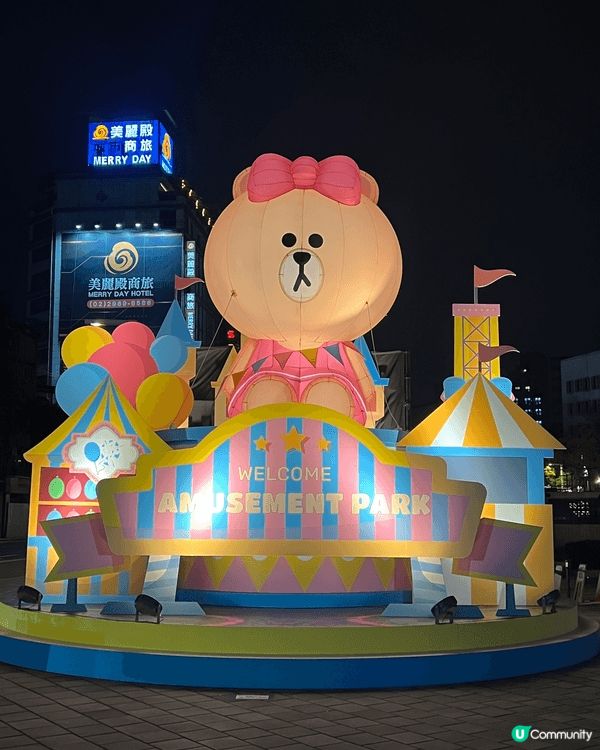 華泰名品城/新北耶誕城：聖誕裝置規模大，值得打卡留念