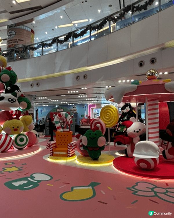 Mikiki商場今年的聖誕裝飾是line friends m...