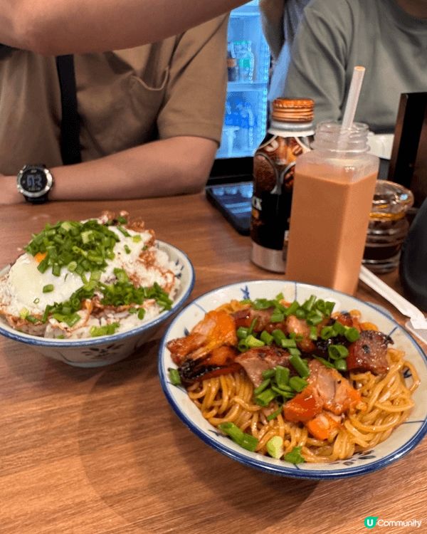 尖沙咀兩草餐廳餐牌多元，香煎脆邊蛋肉餅飯陳及豬油渣麵香口惹味...