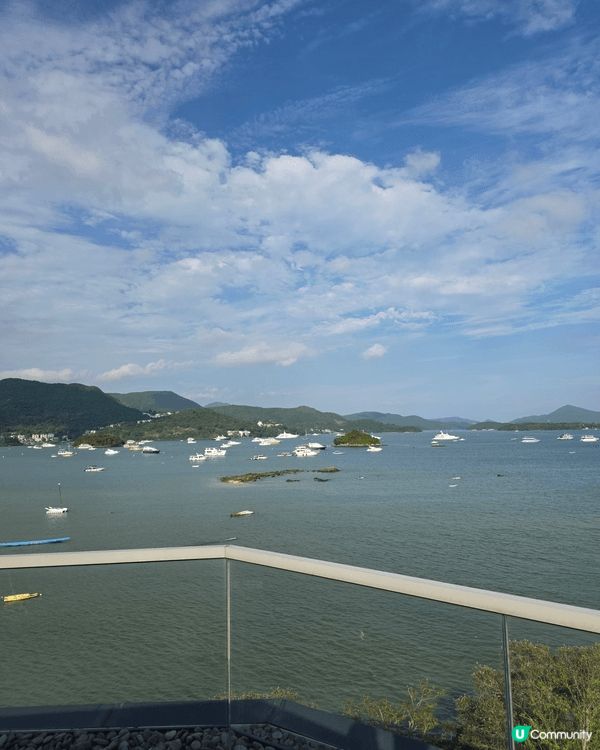 旺角必定要影嘅霓虹燈區 同埋 天水一色嘅西貢郊區 可以搭船出...