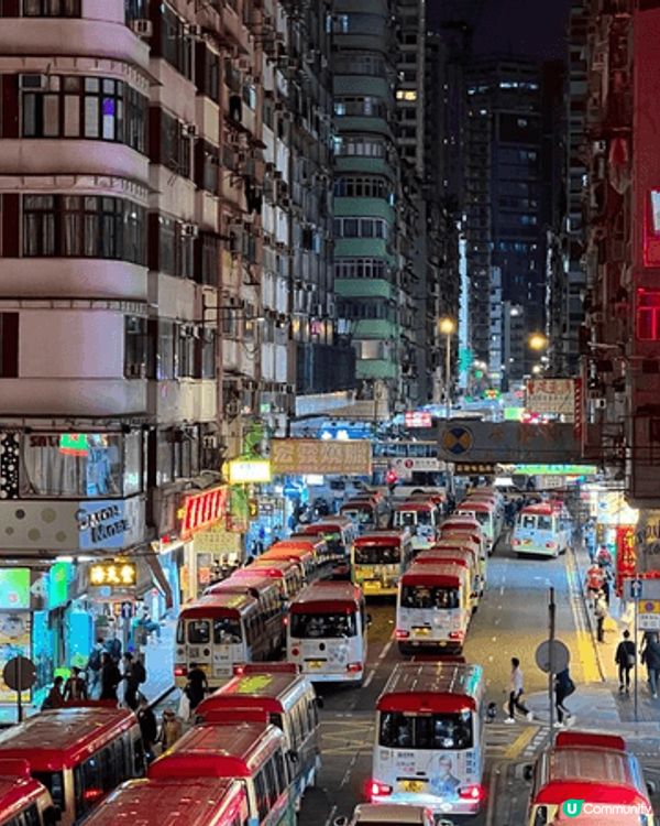 旺角必定要影嘅霓虹燈區 同埋 天水一色嘅西貢郊區 可以搭船出...