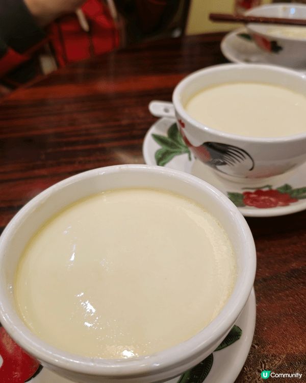 老馮茶居主打香港地道中式飲茶點心，餐廳佈置非常有心思，每個區...