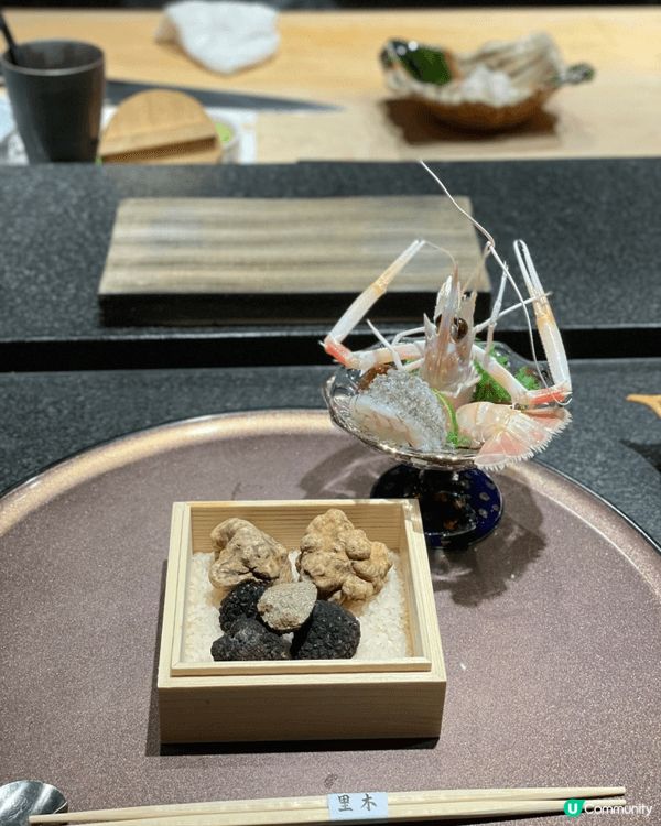 尖沙咀「里木」入口在天文臺道上坡位置，餐廳內和式庭園風，環境...