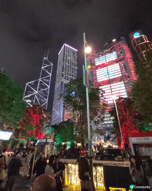 皇后像廣場光影匯表演非常美麗，好值得一家大細去影下相，過一個...