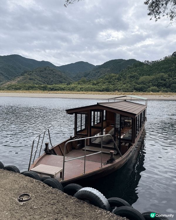 四萬十川位於日本高知縣，是著名的清流，以其清澈的河水和周圍壯...