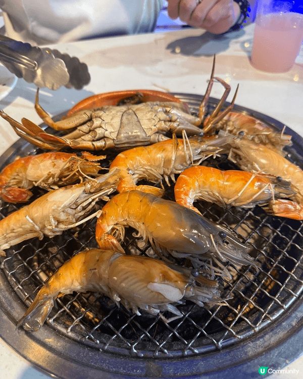 曼谷美食很多， 去了海鮮自助晚餐，可以即釣大頭蝦，蟹然後燒，...