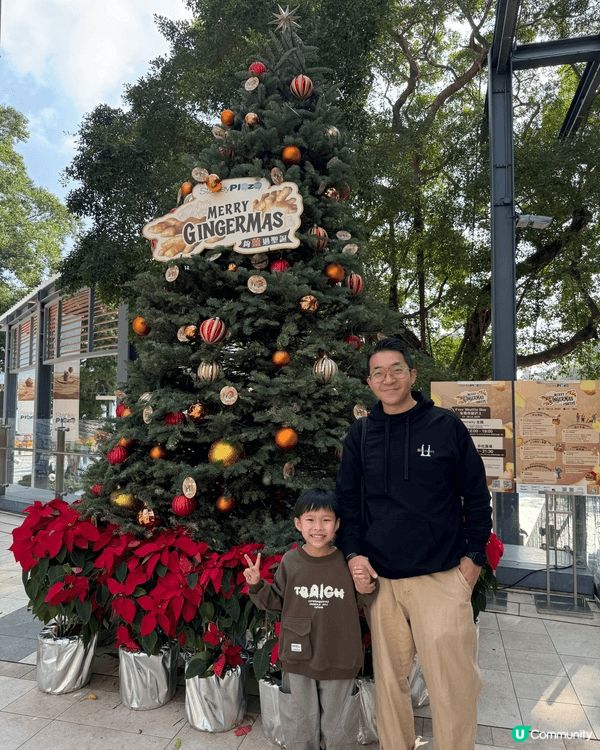 第一及第二張相係赤柱聖誕市集，嗰度有特色野食、唱歌表演、精品...