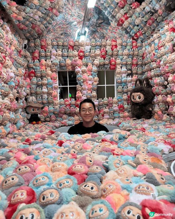 第一及第二張相係赤柱聖誕市集，嗰度有特色野食、唱歌表演、精品...