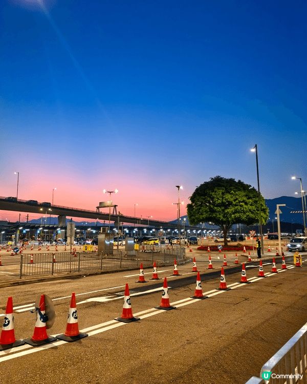 其實香港亦有好多值得旅遊嘅地方 ，包括機場一號停車場嘅日出 ...