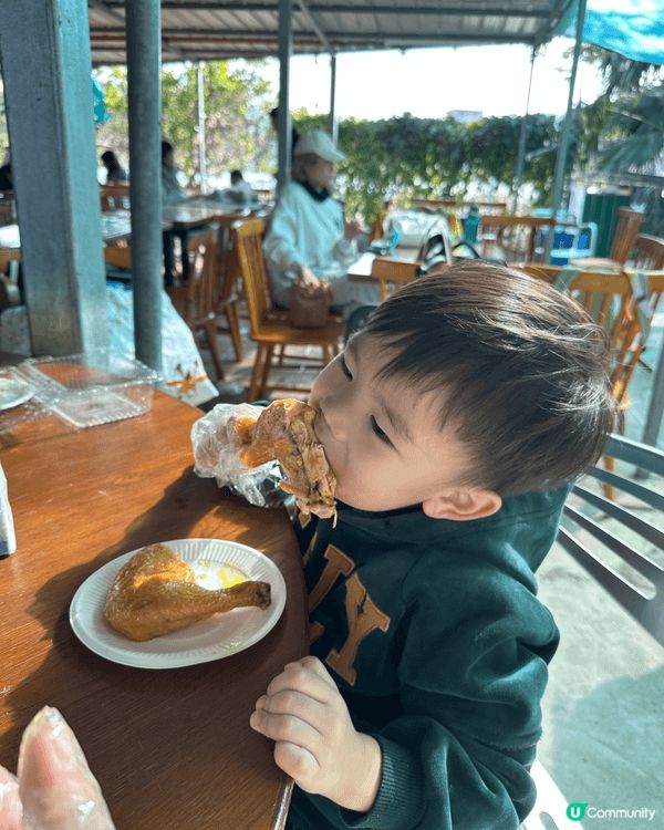 分別是朗屏士多啤梨葡萄園及沙田新城市廣場恐龍公園，士多啤梨即...