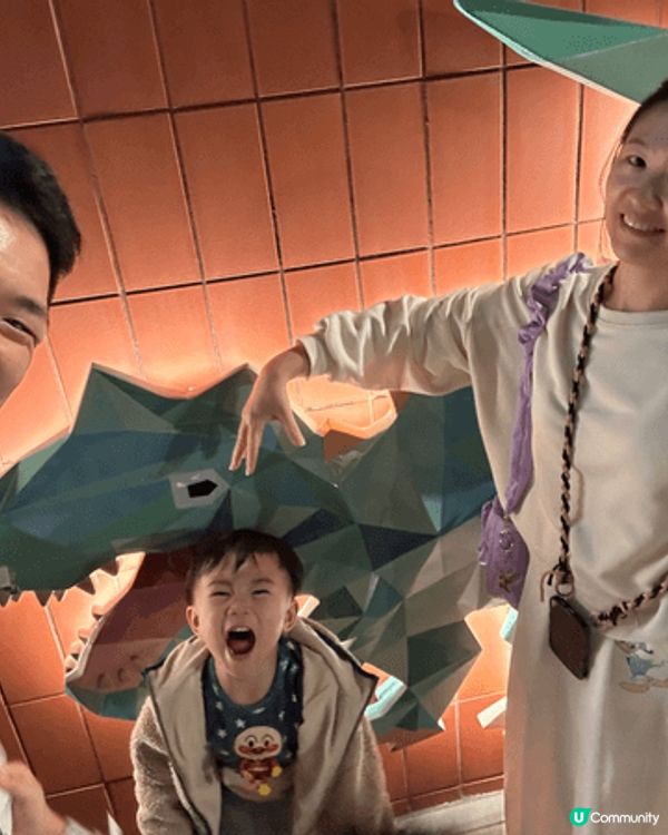 分別是朗屏士多啤梨葡萄園及沙田新城市廣場恐龍公園，士多啤梨即...