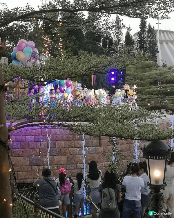 迪士尼樂園在聖誕節增添了不少打卡熱點